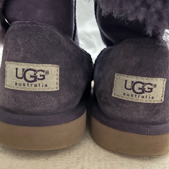 Ugg Bailey Button Leather Sheepskin Lined Purple Pull on Boots (5991Y) Size 6 - Picture 7 of 9
